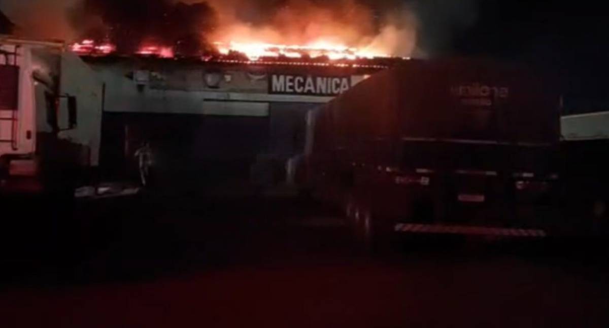Incêndio assusta moradores e mobiliza bombeiros em Rondônia