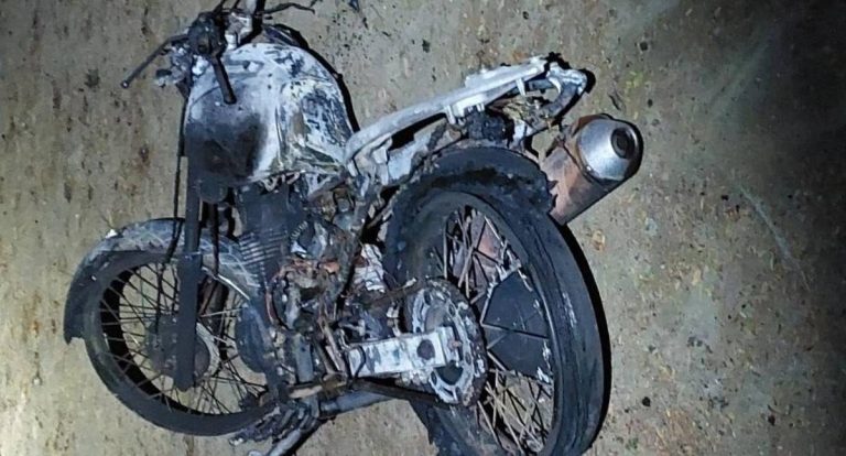 Incêndio doloso em residência mobiliza polícia e bombeiros em Machadinho d’Oeste