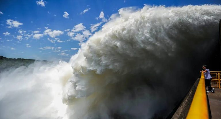 Itaipu bate recorde histórico de produção de energia elétrica
