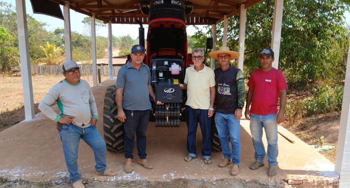 JAIME BAGATTOLI: Senador destina trator agrícola para apoiar pequenos produtores de Candeias do Jamari