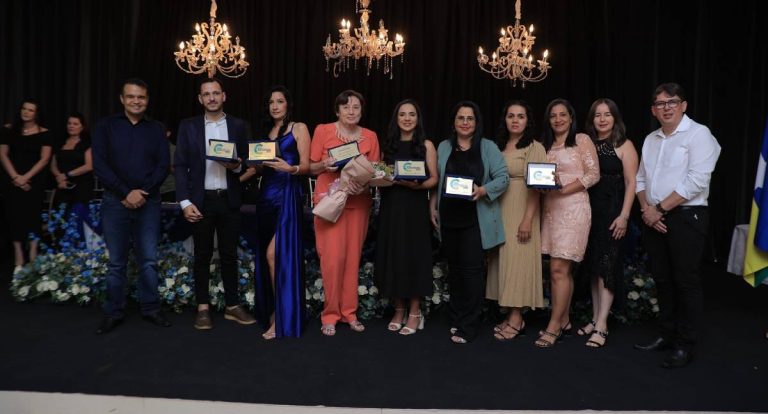 Jaru Alfabetizado: Prefeitura entrega prêmio de R$ 10 mil a duas professoras da rede municipal por bom desempenho no Sistema de Avaliação Educacional de Rondônia