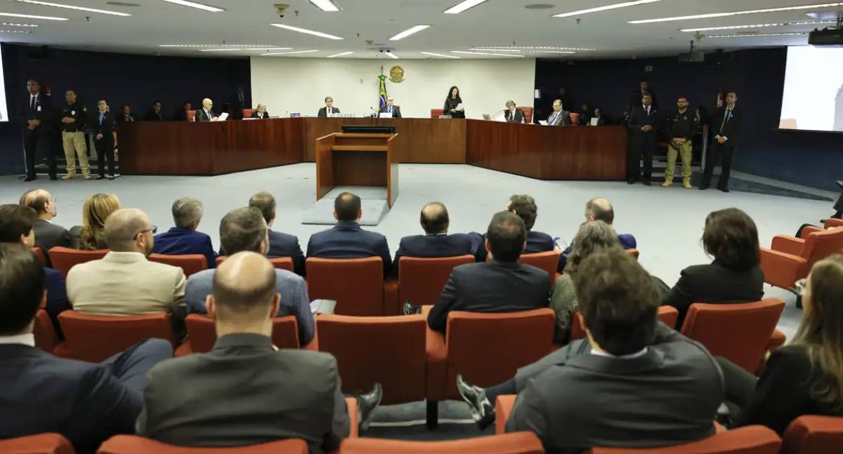 Julgamento de Bolsonaro no STF ganha sessão extra para ser concluído