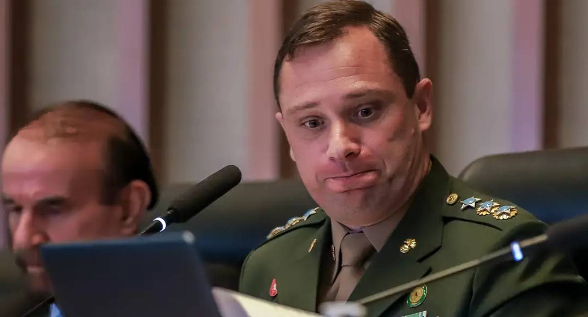 Justiça concede liberdade a Mauro Cid após delação premiada