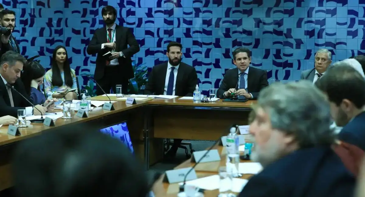 Líderes devem analisar projeto de isenção do IR até R$ 5 mil