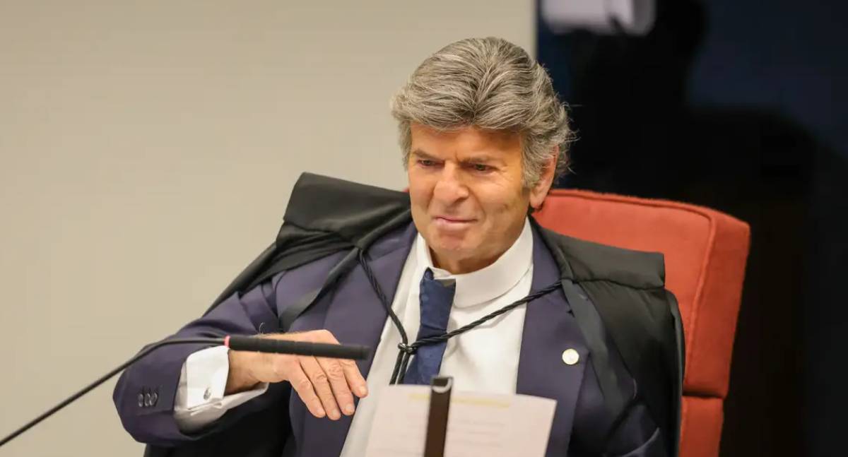 Luiz Fux contesta competência do STF em julgamento de Bolsonaro