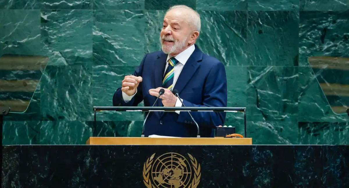 Lula critica sanções dos EUA e defende a democracia brasileira