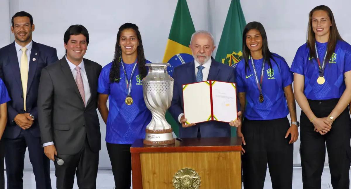 Lula propõe projeto para incentivar futebol feminino