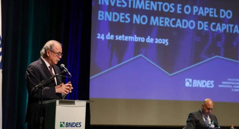 Mercadante defende democratização do mercado de capitais e BNDES ativo
