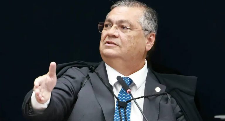 Ministro Flávio Dino pede apuração de ameaças à PF