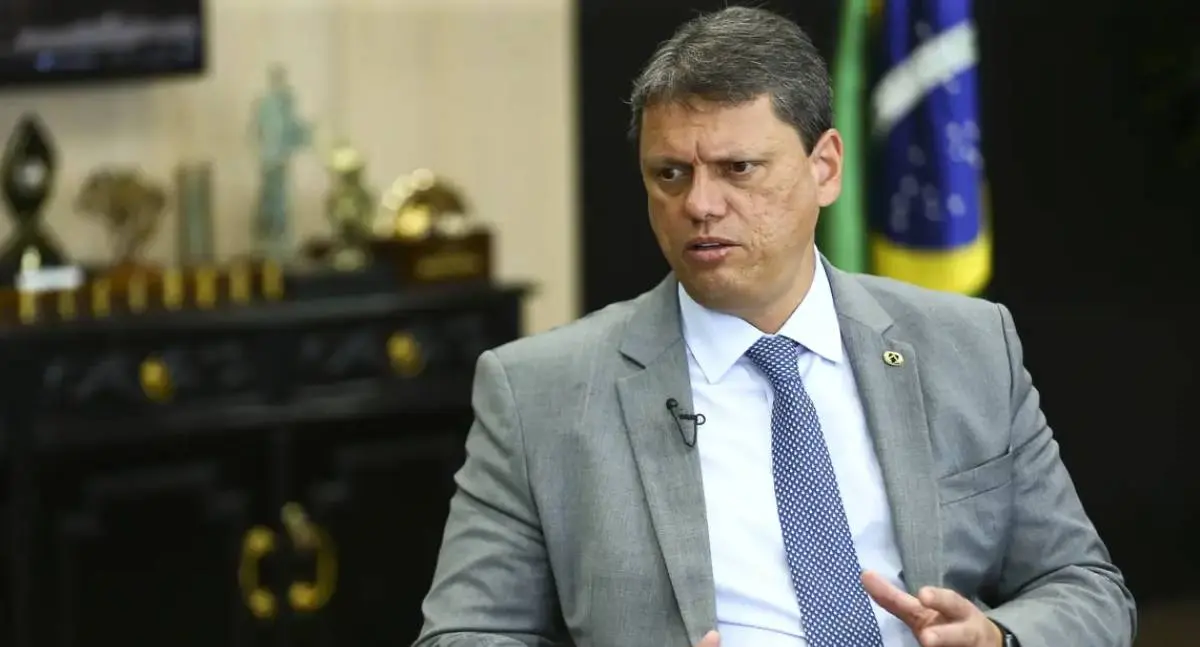 Moraes autoriza visita de Tarcísio a Jair Bolsonaro