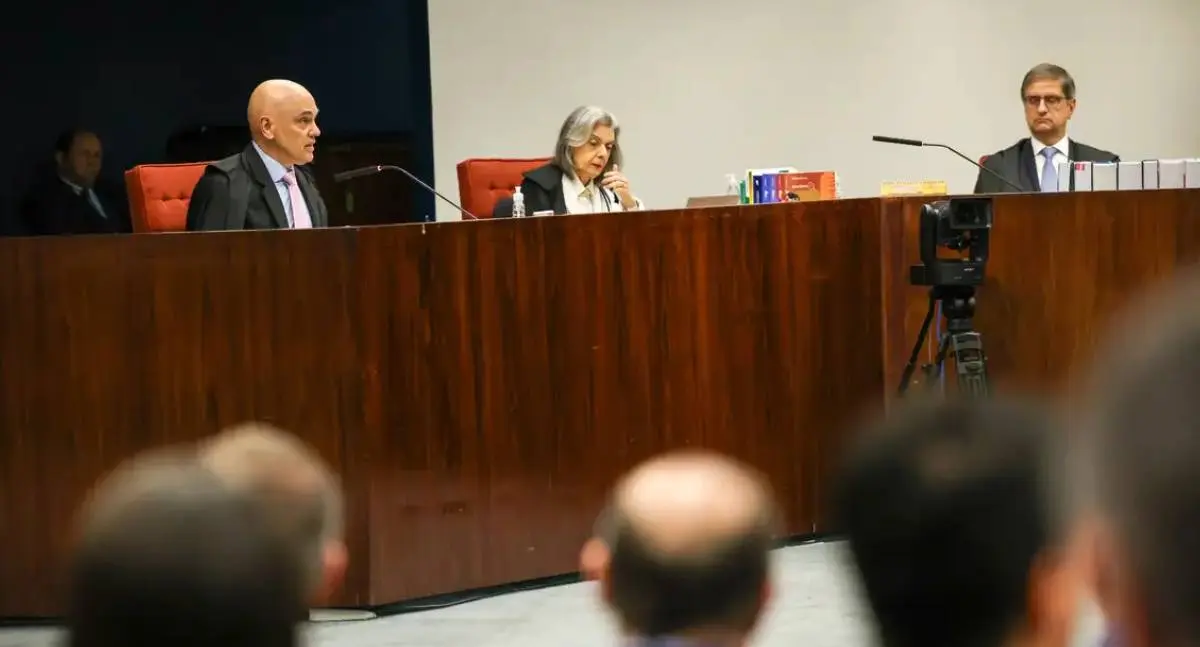 Moraes elenca 13 atos para condenação de Bolsonaro