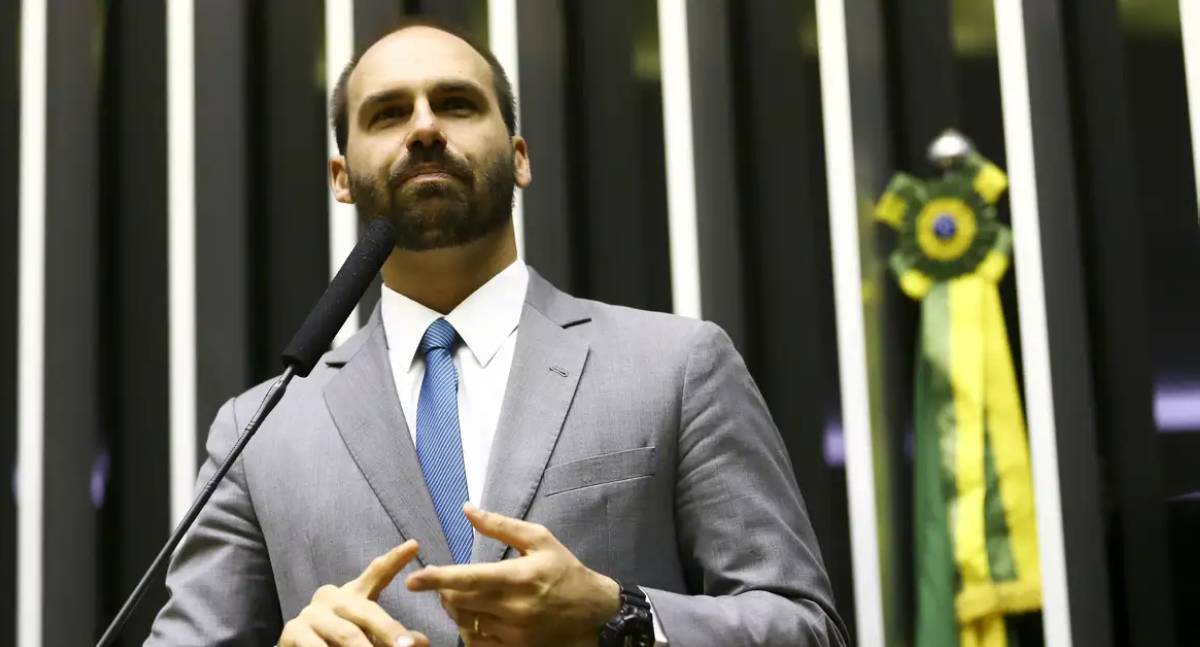 Moraes envia denúncia da PGR contra Eduardo Bolsonaro à Câmara