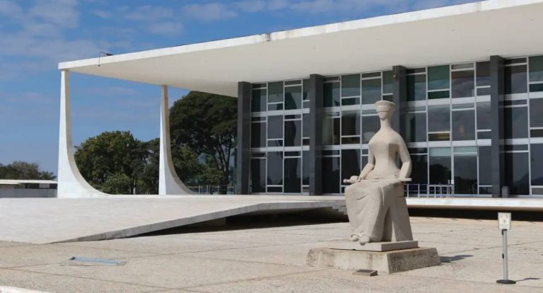 Moraes solicita sessão extra para julgar Bolsonaro no STF