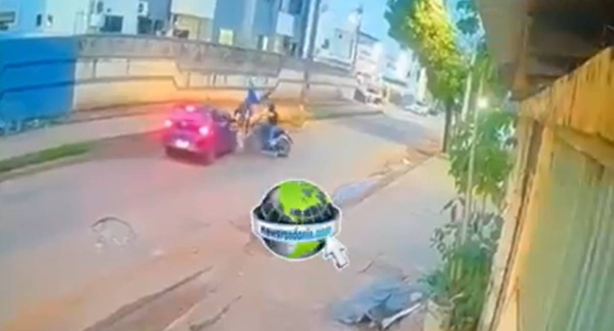 VÍDEO: Moto bate de frente com carro na zona sul