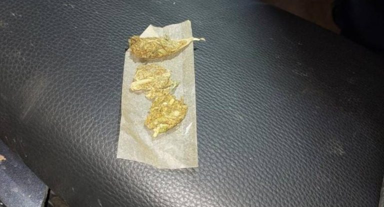 Motociclista é flagrado com maconha em Jaru