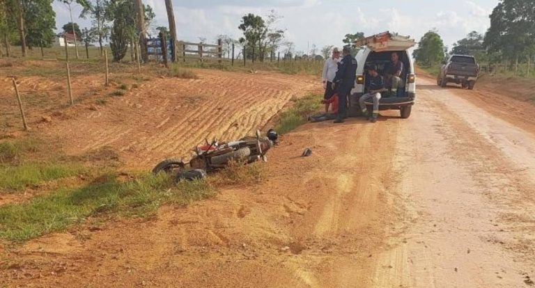 Motociclista se fere ao colidir com animal solto em Jaru