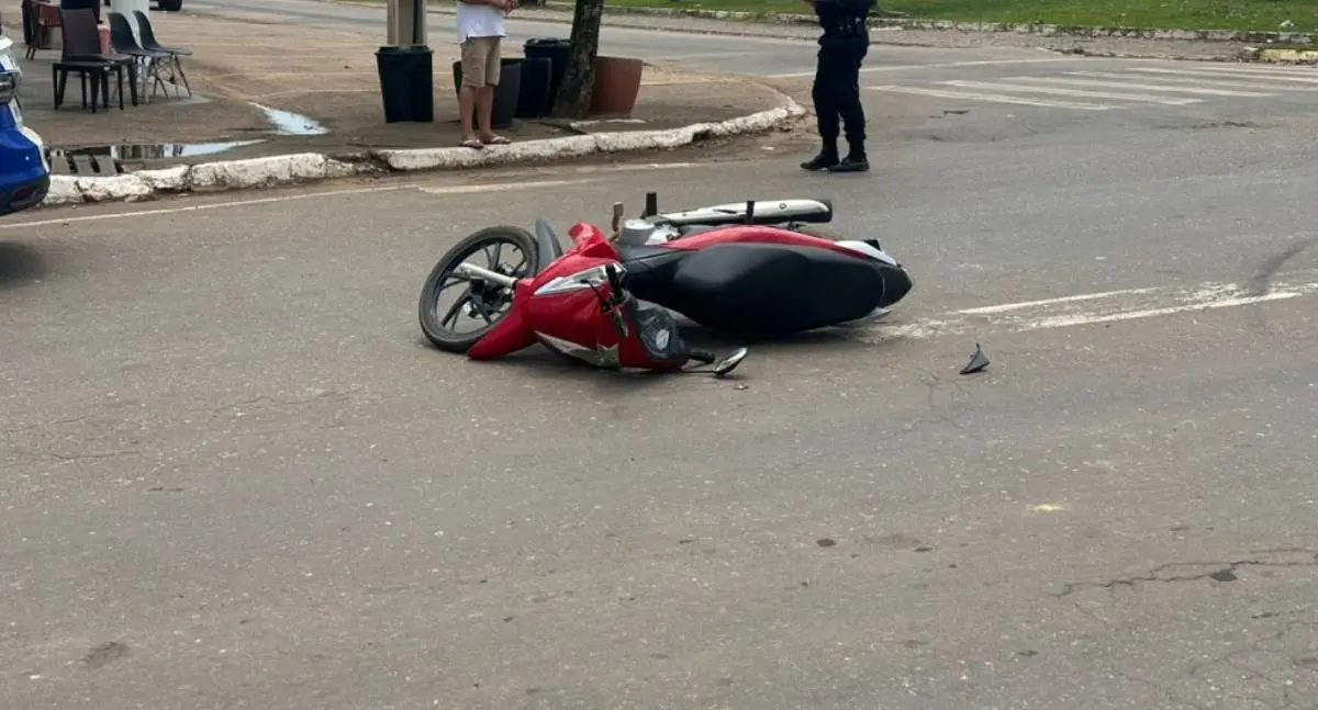 Motociclista se fere em acidente na Rua Florianópolis
