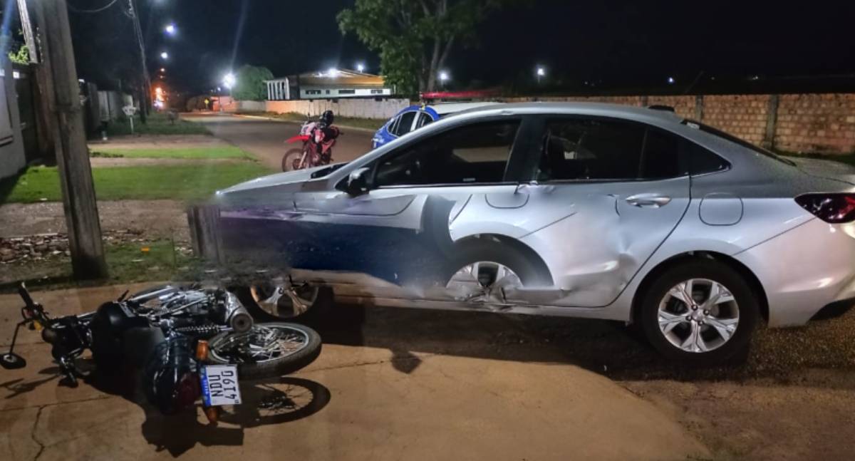 Motociclista se fere em colisão com carro em Rondônia