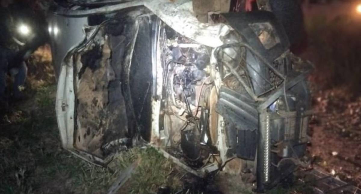 Motorista sofre graves fraturas após capotar carro na RO-383