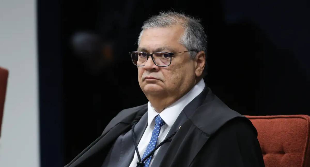 Mulher é indiciada pela PF após tentar agredir Flávio Dino em voo
