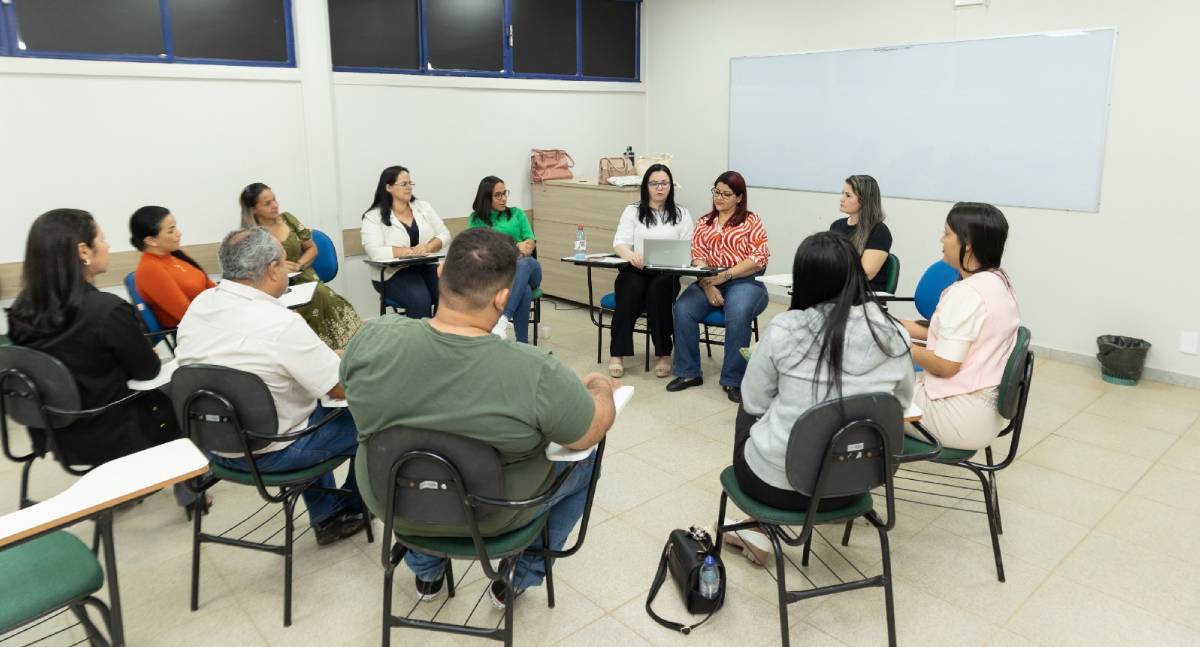 Municípios de Rondônia discutem Plano Decenal de Educação em Jaru