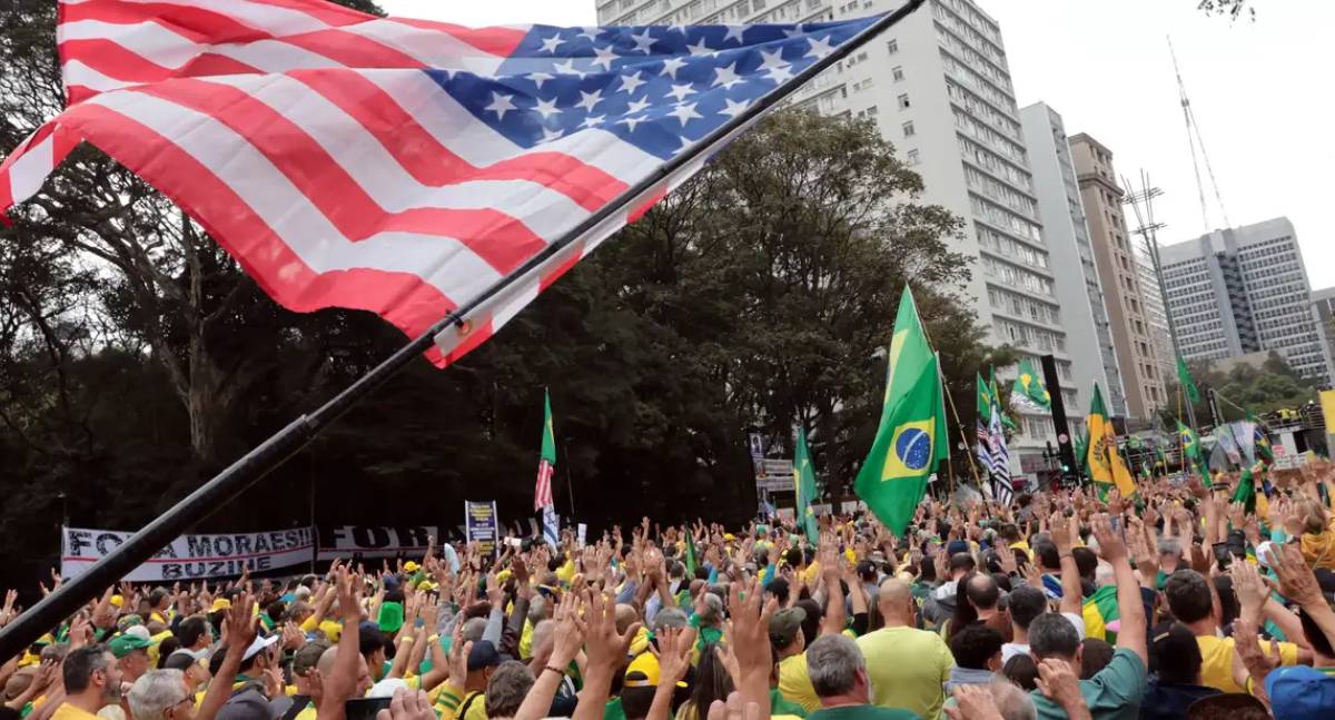 New York Times aponta bandeira dos EUA como símbolo da direita brasileira