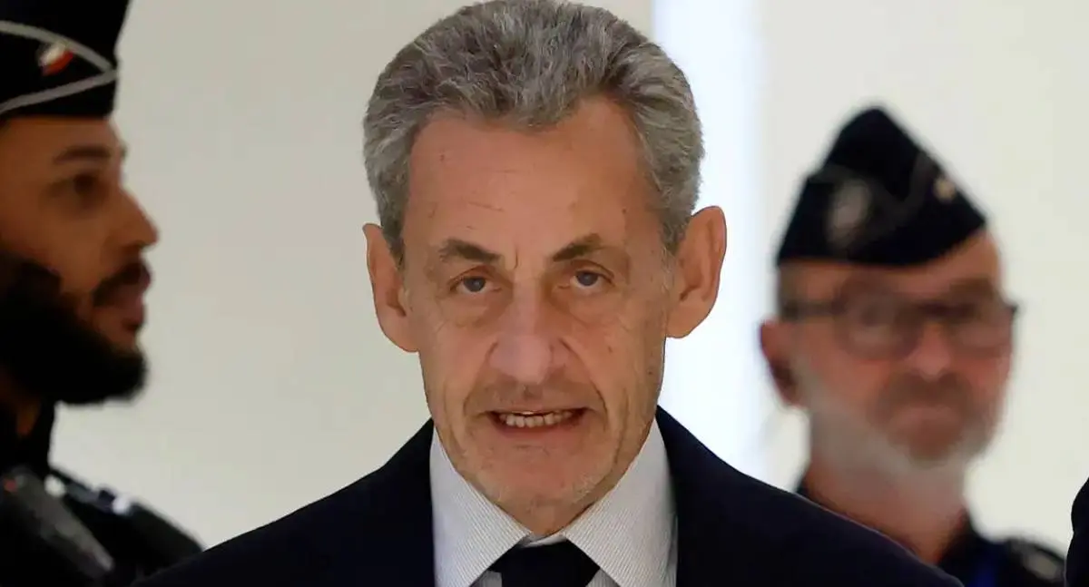 Nicolas Sarkozy é condenado a cinco anos de prisão
