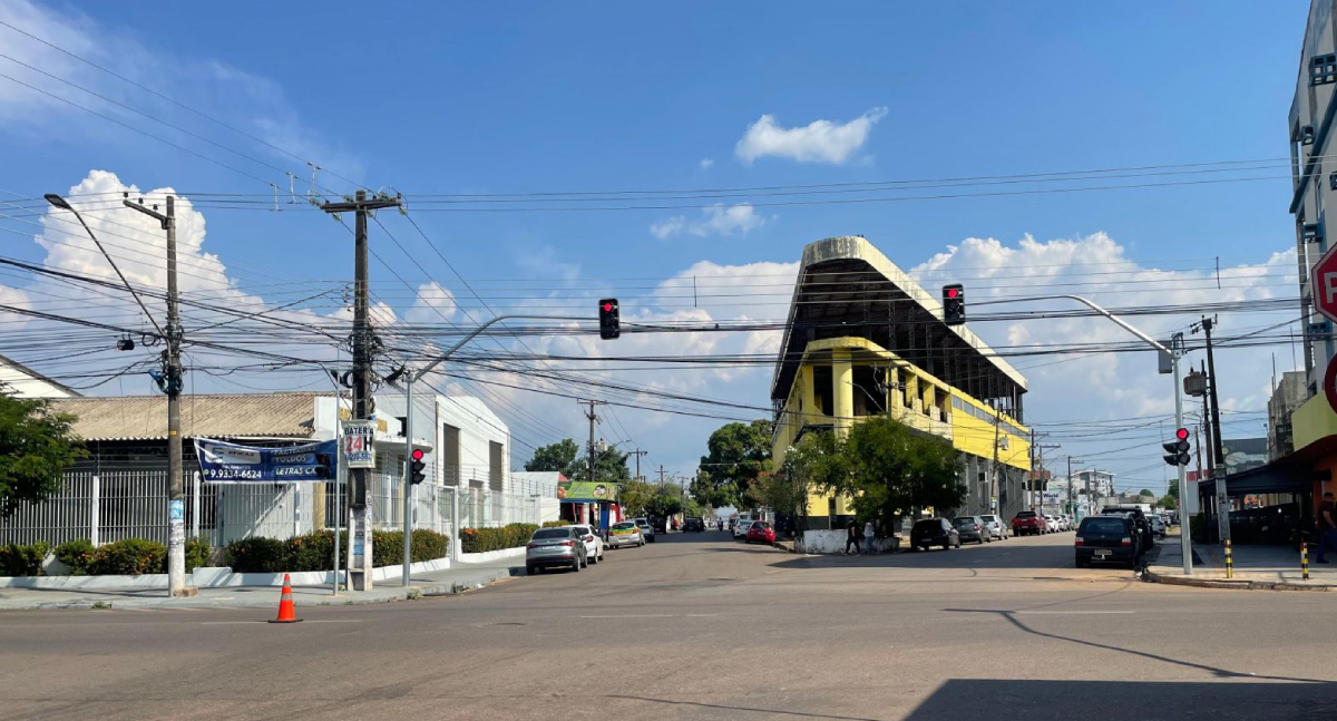 Novo semáforo no cruzamento da Calama com Lauro Sodré aumenta segurança e melhora mobilidade em Porto Velho