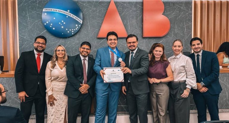 OAB/RO realiza solenidade em Cacoal com entrega de credenciais, homenagem e reconhecimento de trajetória histórica