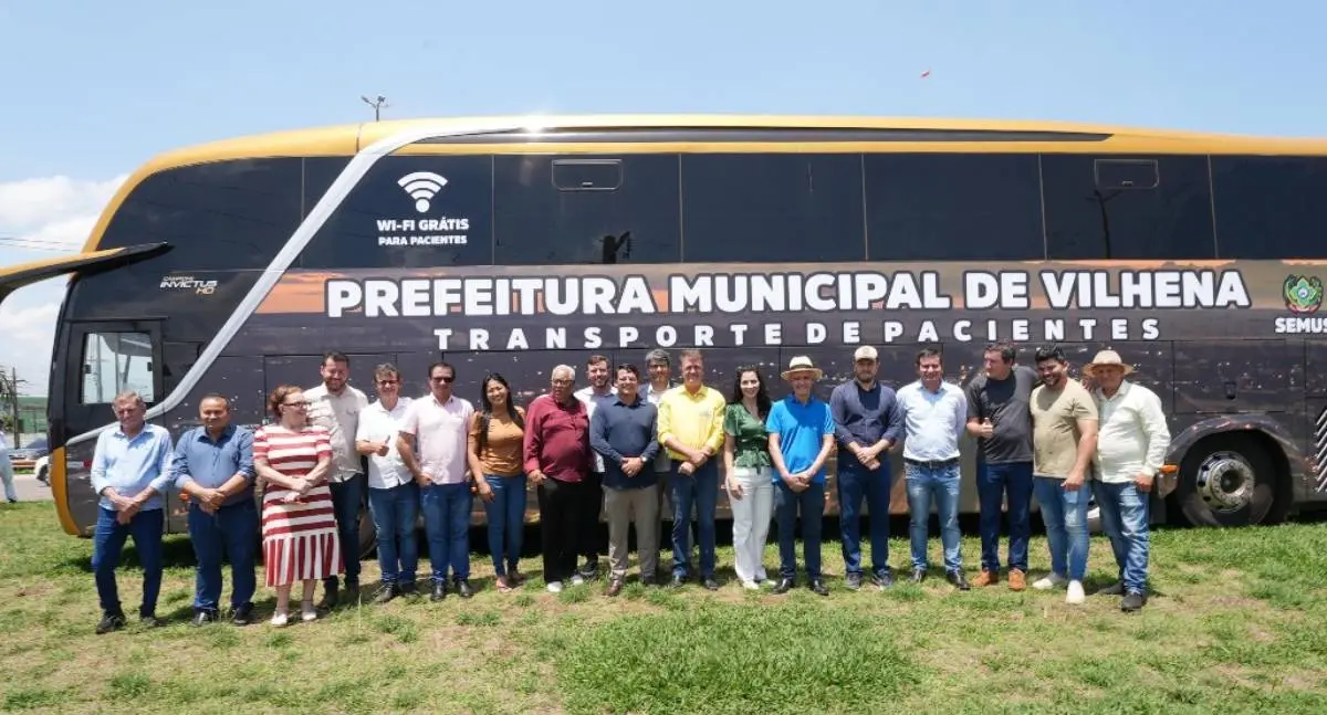 Ônibus adaptado entregue por Bagattoli será usado no transporte de pacientes em Vilhena
