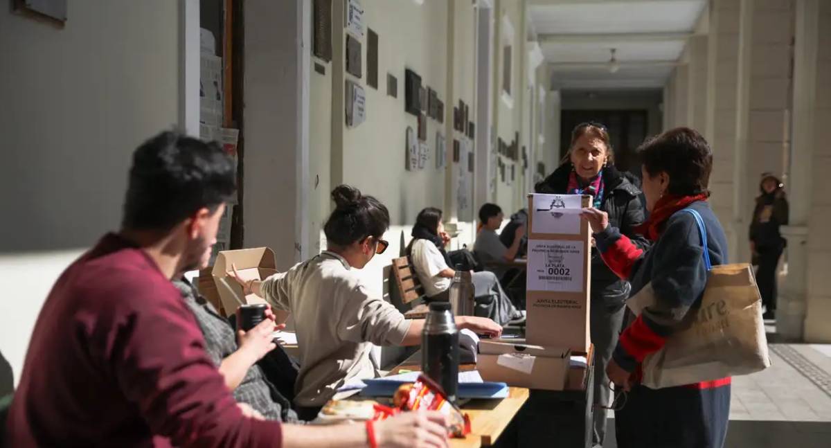 Oposição peronista vence eleição em Buenos Aires e enfraquece Milei