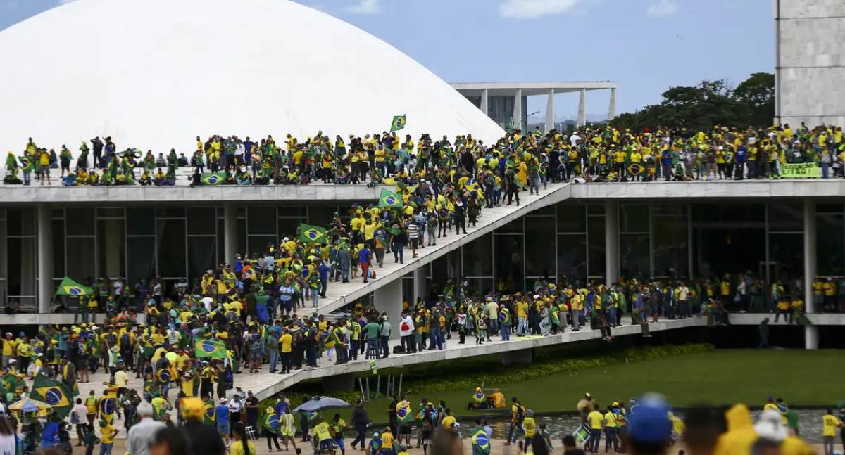 Parlamentares debatem anistia a golpistas do 8 de janeiro