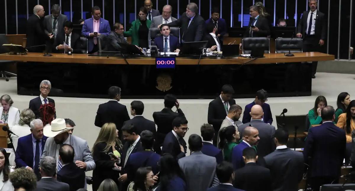 PEC da blindagem é aprovada em primeiro turno na Câmara
