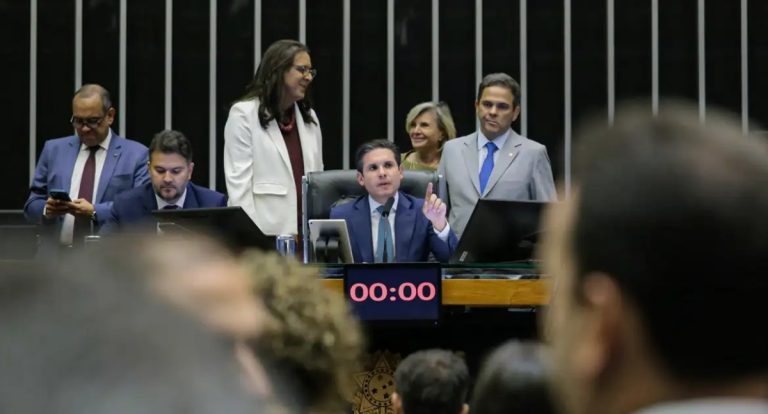 PEC da Blindagem pode barrar investigações sobre corrupção em emendas