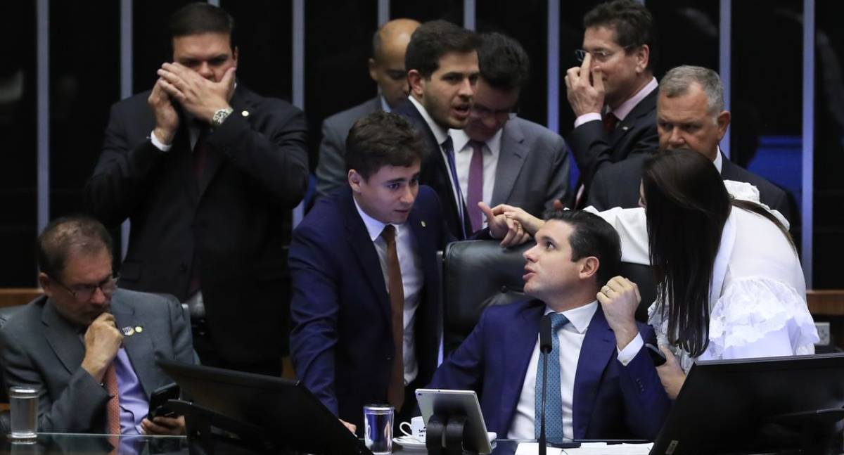 PEC da Blindagem se aplica a deputados estaduais e distritais