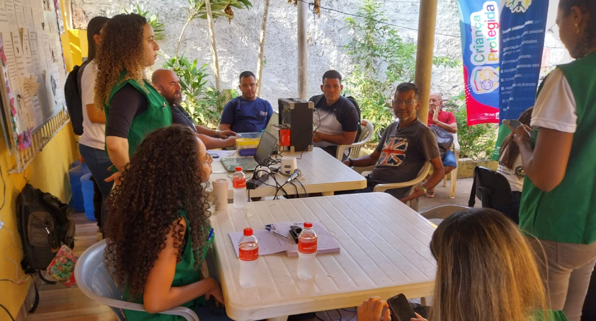 Pessoas em situação de rua recebem atendimento no Centro Pop Dom Moacir Grechi em Porto Velho