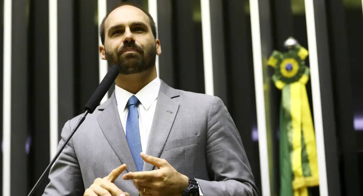 PGR pede que denúncia contra Eduardo Bolsonaro seja enviada à Câmara