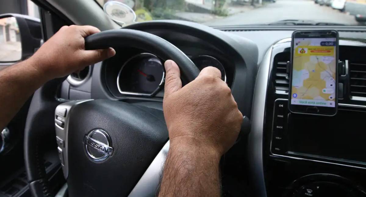 PGR se posiciona contra vínculo de motoristas com aplicativos
