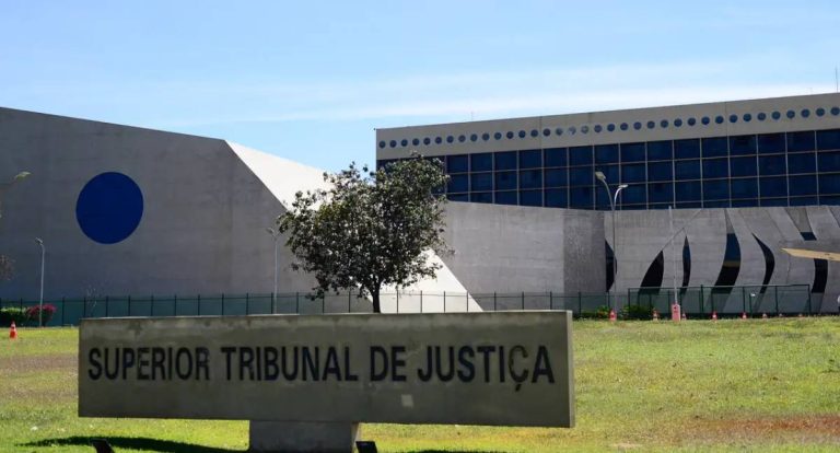 Plano de saúde deve cobrir emergência em cirurgia estética, decide STJ