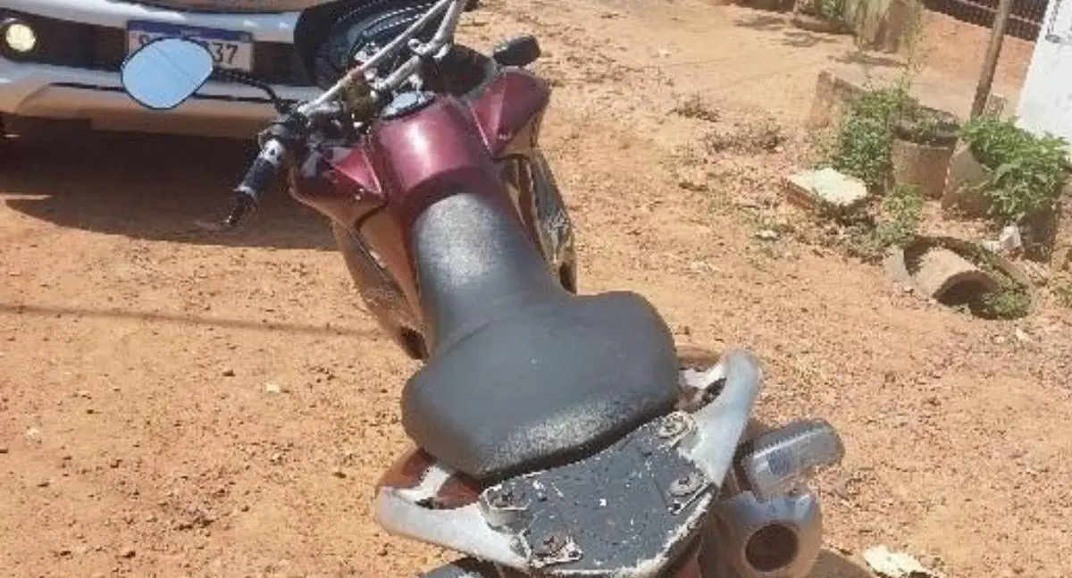 Polícia Militar apreende moto e arma branca em RO