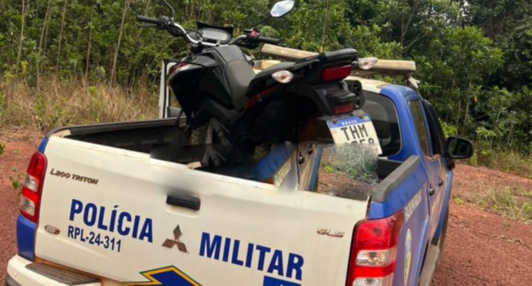 Polícia Militar recupera moto furtada em área de mata em Rolim de Moura