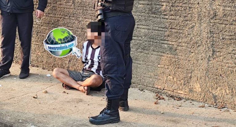Policial de folga reage a roubo em parada de ônibus e prende suspeito com arma falsa