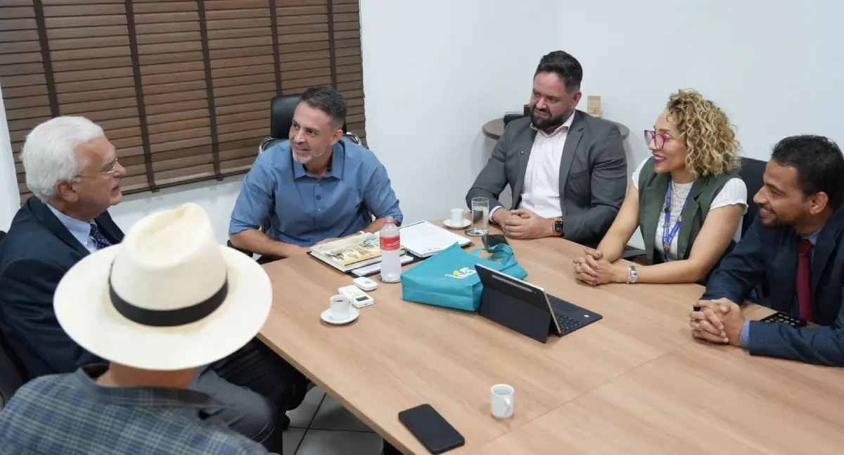 Prefeito Léo Moraes recebe embaixador do Chipre em Porto Velho para estreitar laços econômicos e culturais