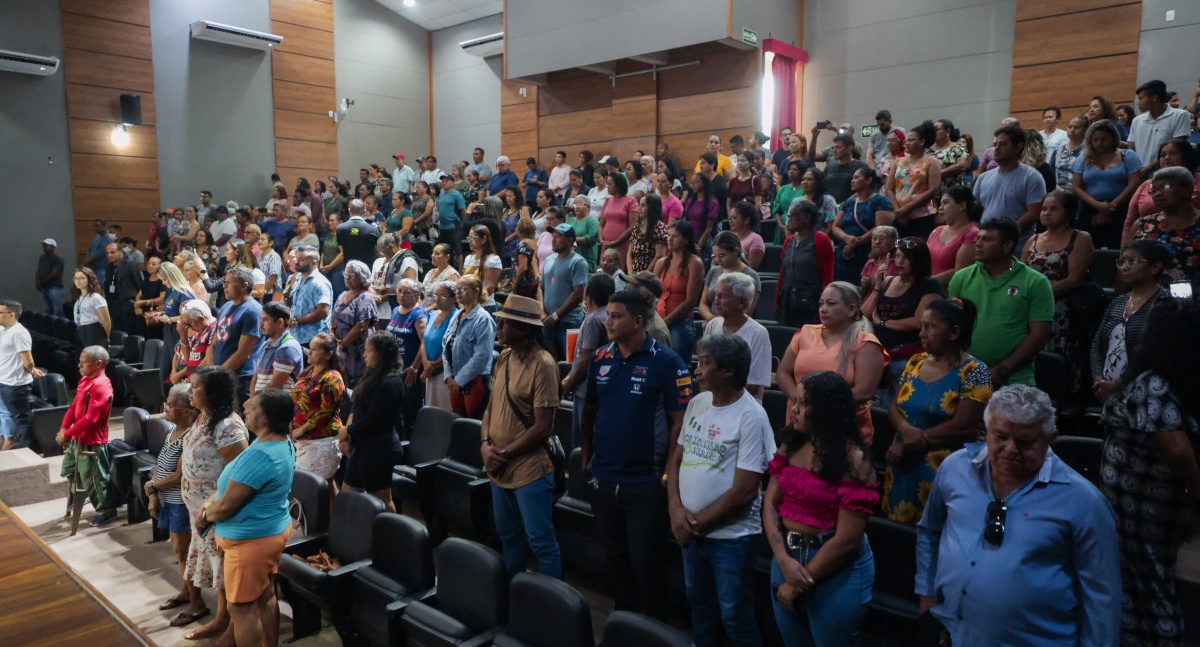 Prefeitura de Porto Velho entrega escrituras para famílias contempladas pela regularização fundiária
