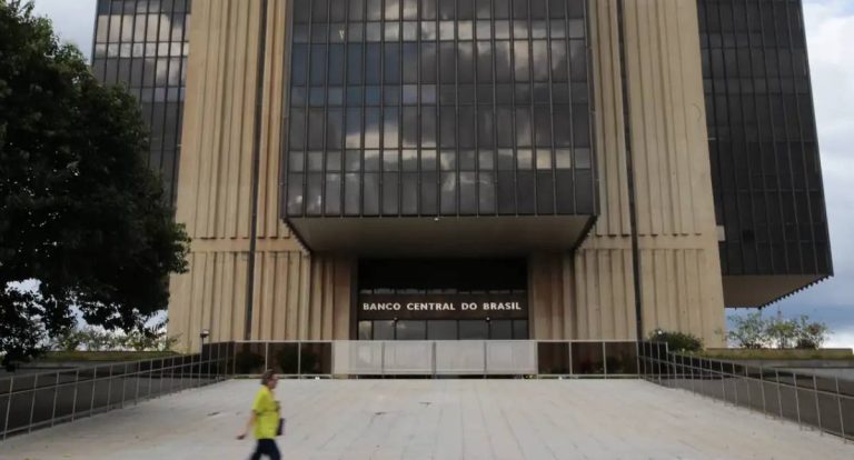 Previsão de crescimento do PIB para 2025 é reduzida