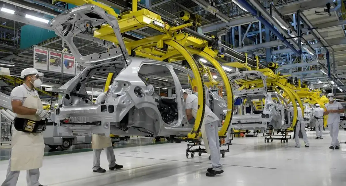 Produção industrial recua e acumula quatro meses sem crescimento