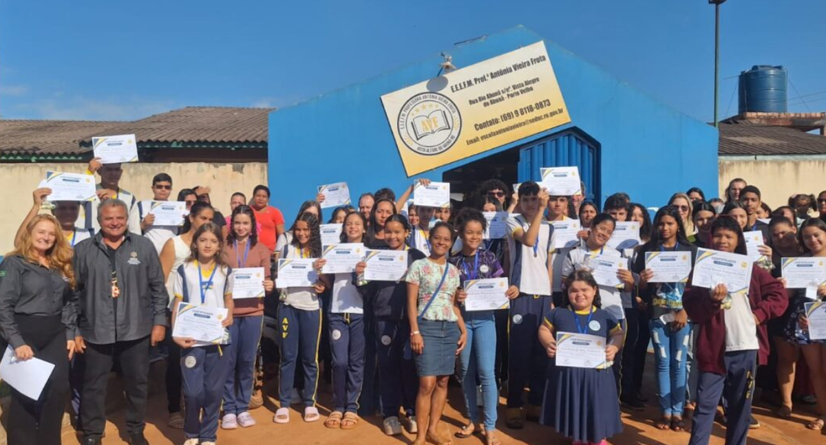 Projeto 'Leitores e Escritores' incentiva estudantes de Rondônia a produzirem livros coletivos