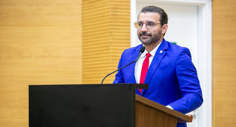 Ribeiro do Sinpol homenageia profissionais de Educação Física em sessão especial na Assembleia Legislativa