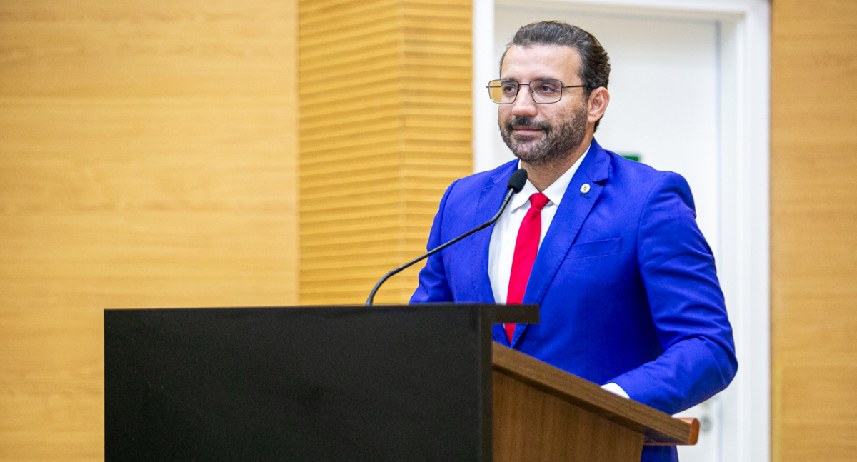 Ribeiro do Sinpol homenageia profissionais de Educação Física em sessão especial na Assembleia Legislativa