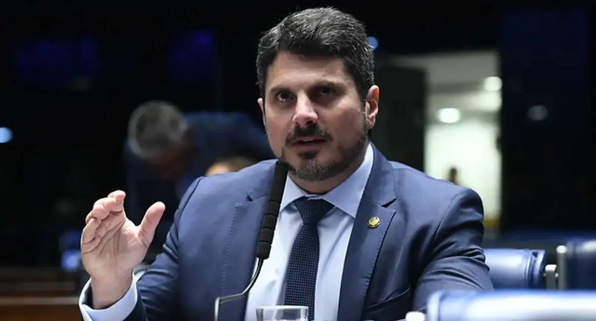 Senado afasta Marcos do Val por 115 dias para tratamento de saúde